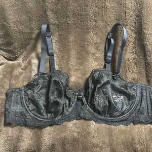 NWT SAVAGE X FENTY Black Lace Bra with Love Charm Sz 40C
